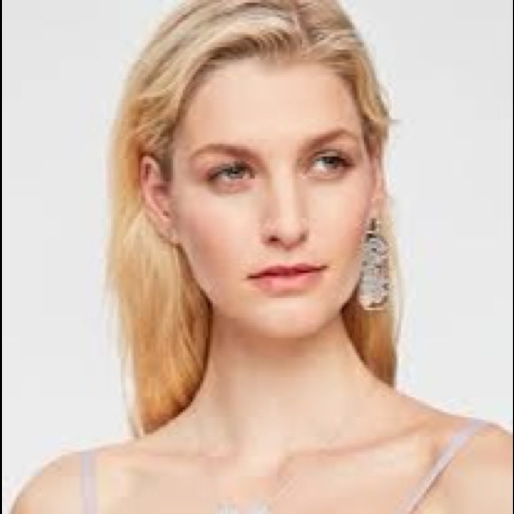 RARE 🤙🏽 Henri Bendel “Chill” Earring